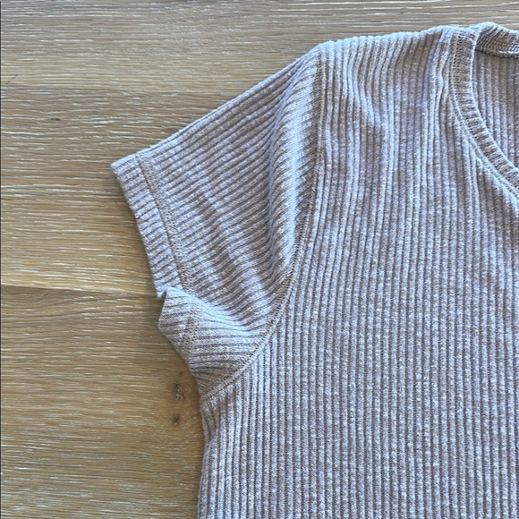 A&F Ribbed Top - Picture 5 of 6